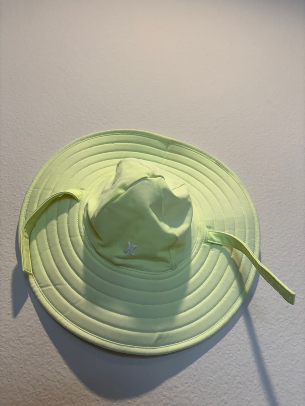 Hurley Neon lemon/ lime sun hat for toddler with neck strap NWOT - Picture 2 of 4
